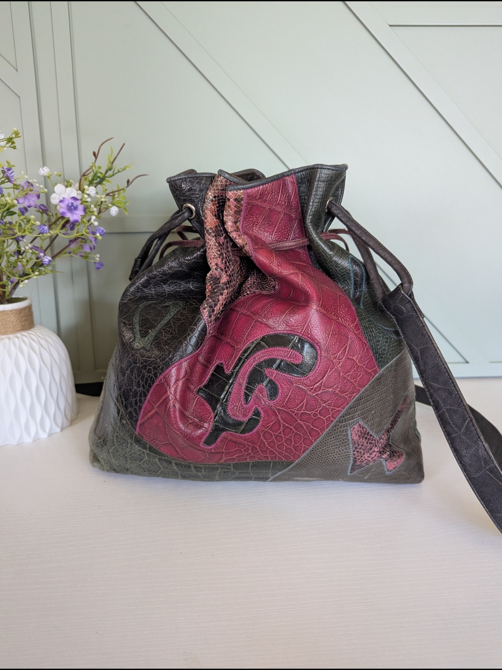 Vintage 1980s Sharif bucket bag. It features a distinctive multicolored patchwo - Picture 5 of 14